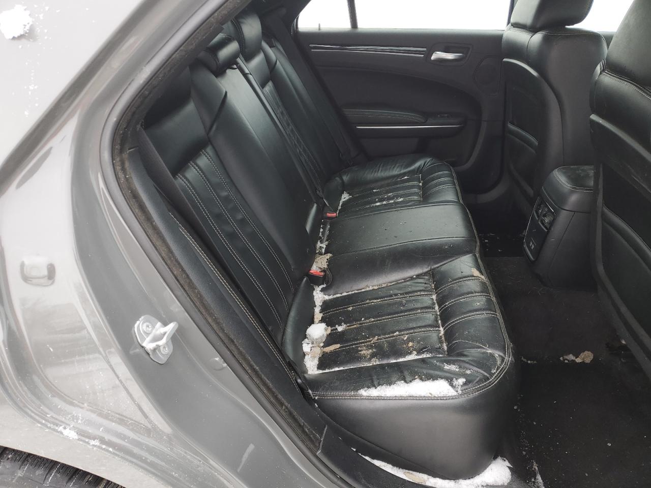 2017 Chrysler 300 - Image 10