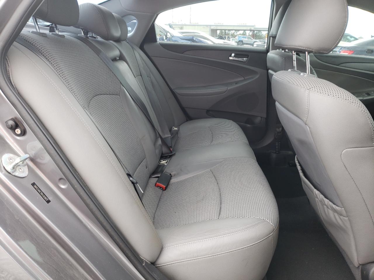 2011 Hyundai Sonata - Image 10
