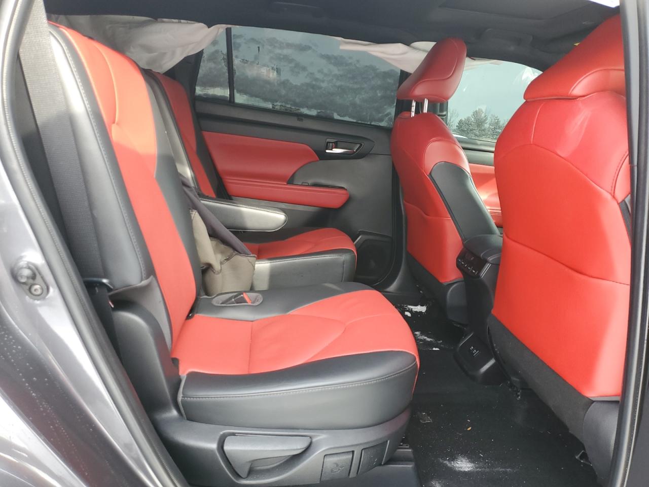 2021 Toyota Highlander - Image 11