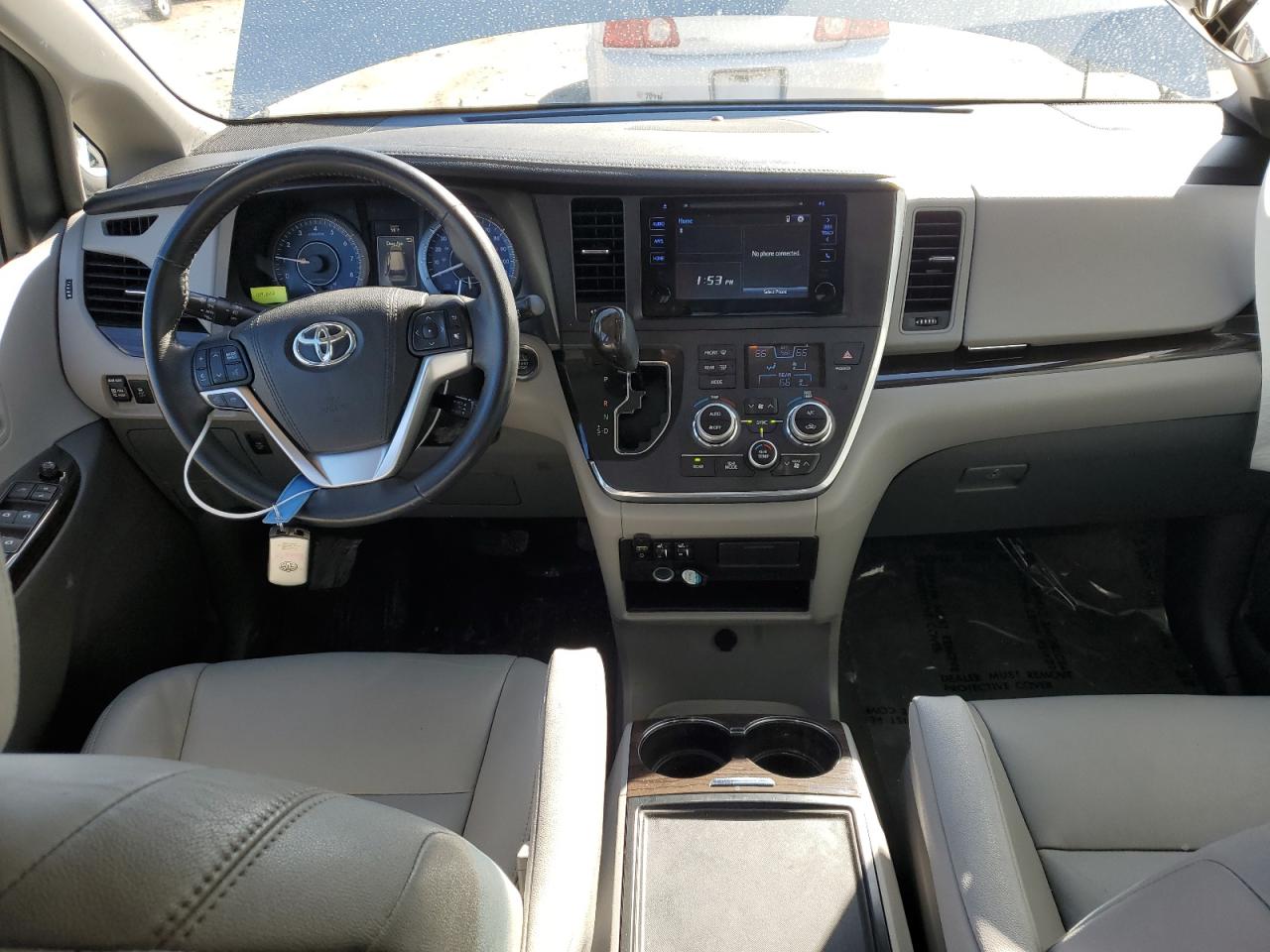 2017 Toyota Sienna - Image 8