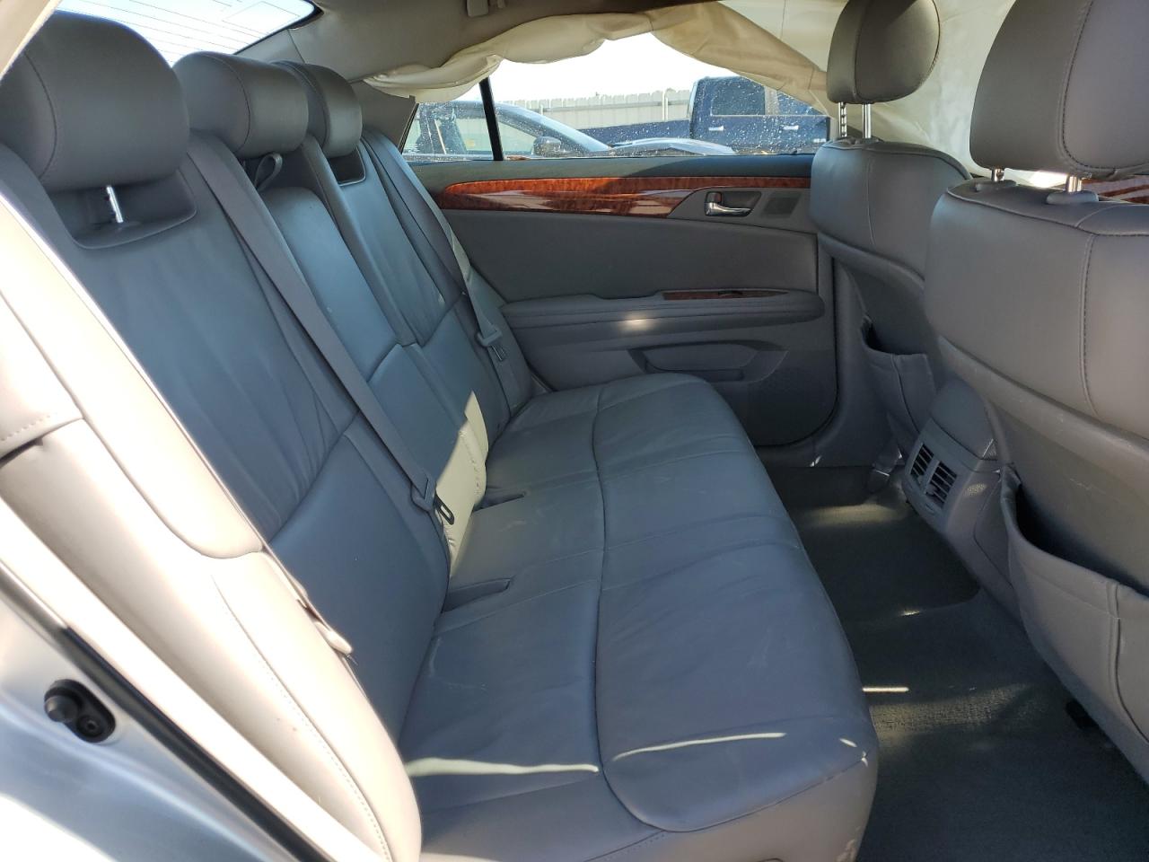 2005 Toyota Avalon - Image 10