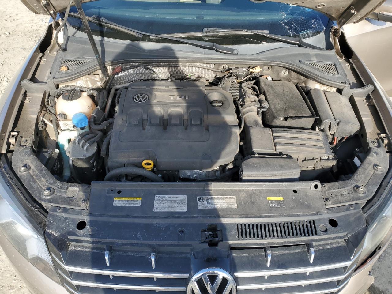 2015 Volkswagen Passat - Image 11