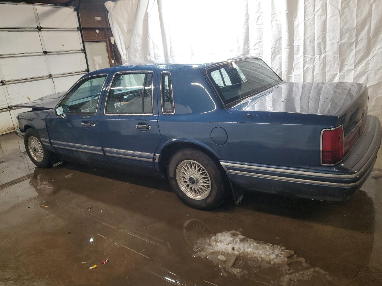 1993 Lincoln Town Car - Image 2