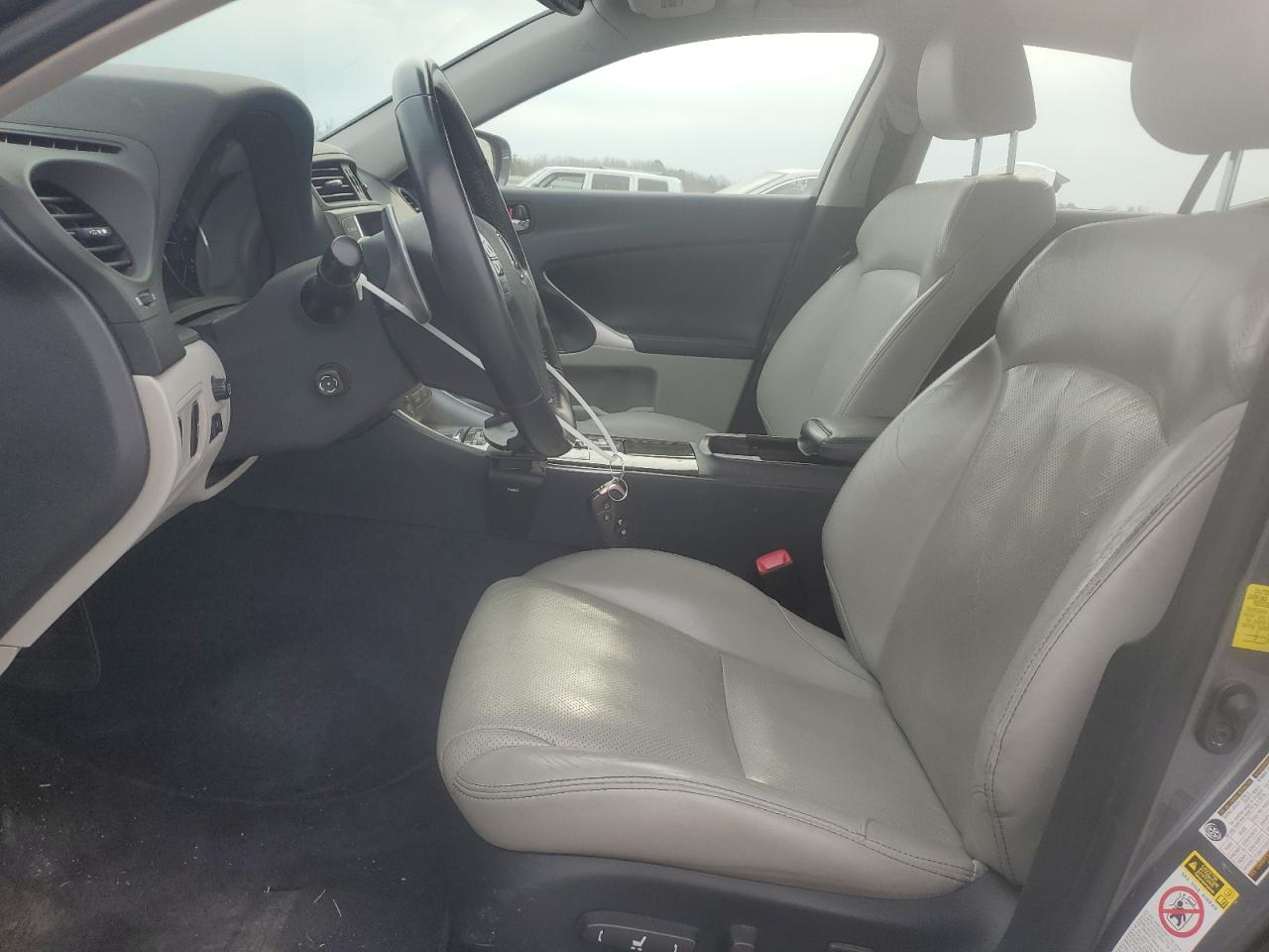 2012 Lexus IS - Image 7