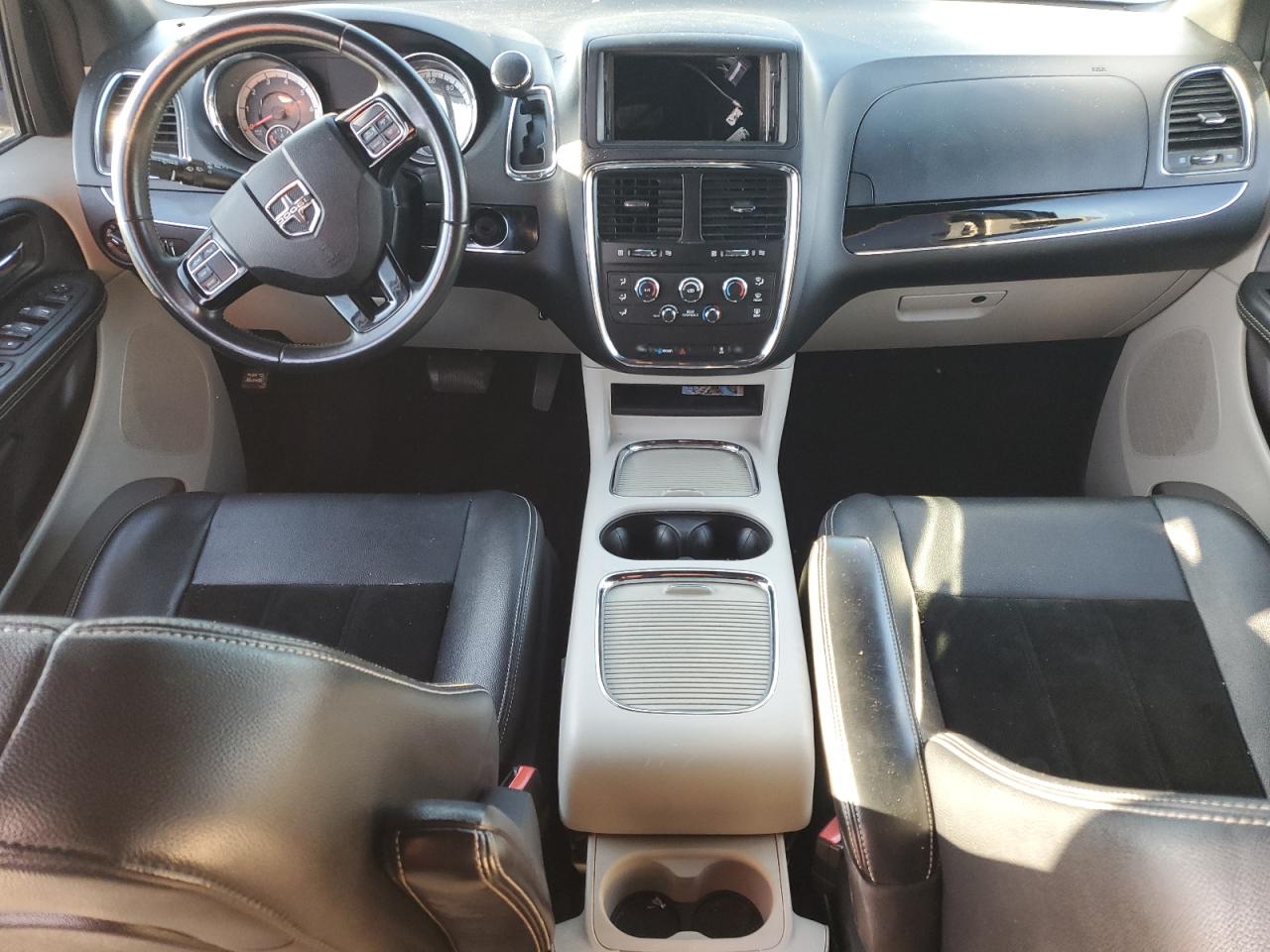 2017 Dodge Caravan - Image 8