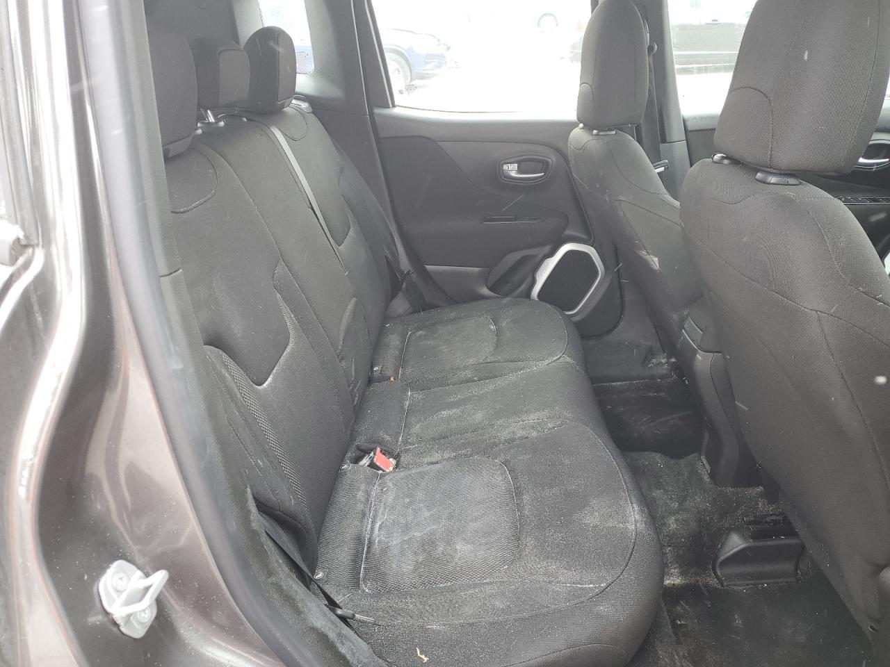 2018 Jeep Renegade - Image 11