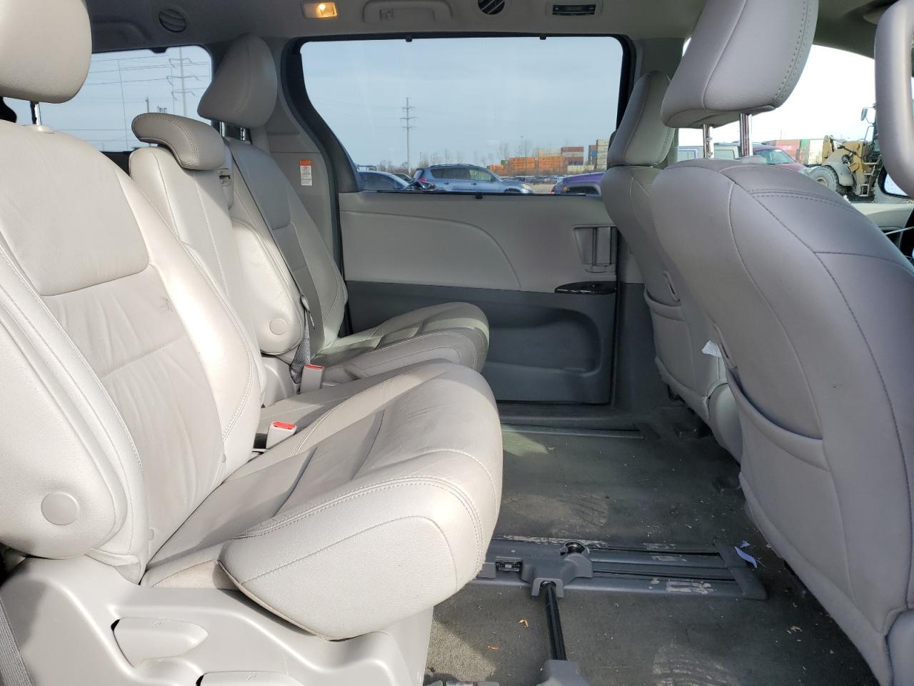 2018 Toyota Sienna - Image 6
