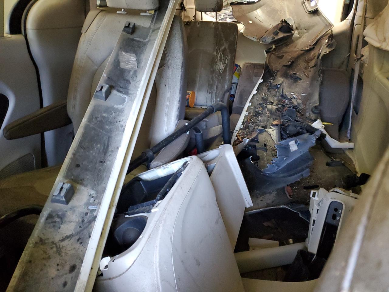 2018 Chrysler Pacifica - Image 11