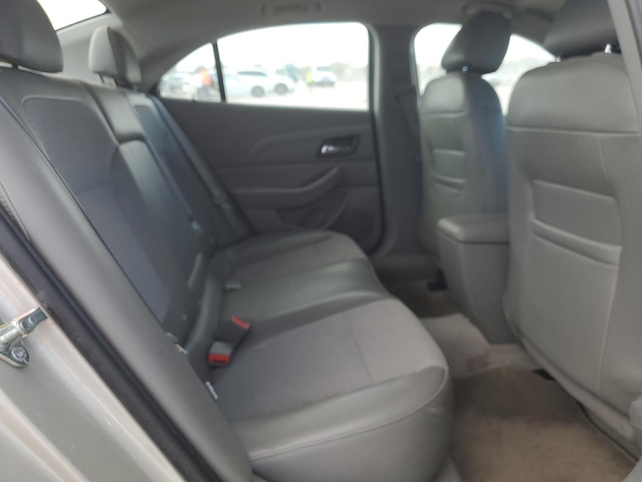 2016 Chevrolet Malibu - Image 10
