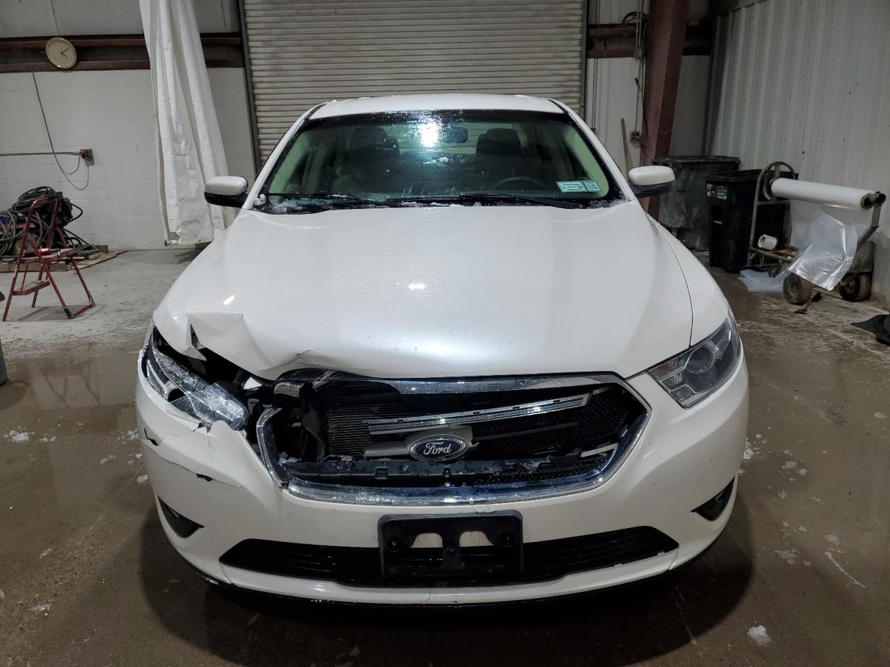 2015 Ford Taurus - Image 5