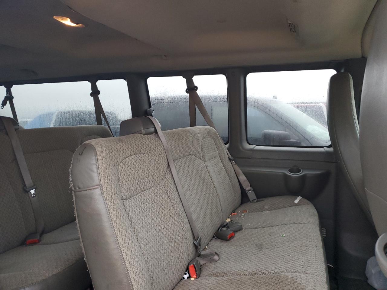 2010 Chevrolet Express - Image 11