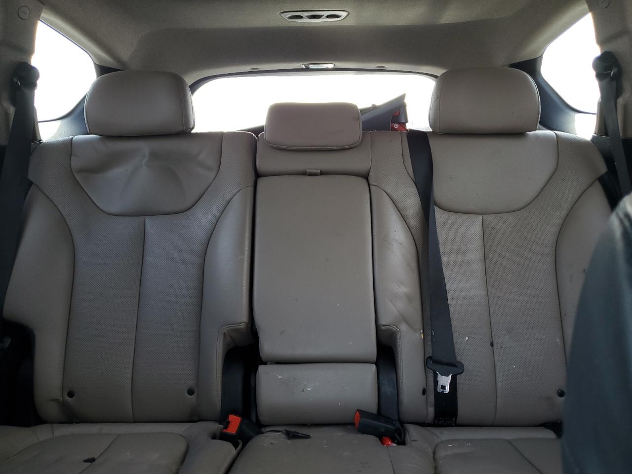 2020 Hyundai Santa Fe - Image 10