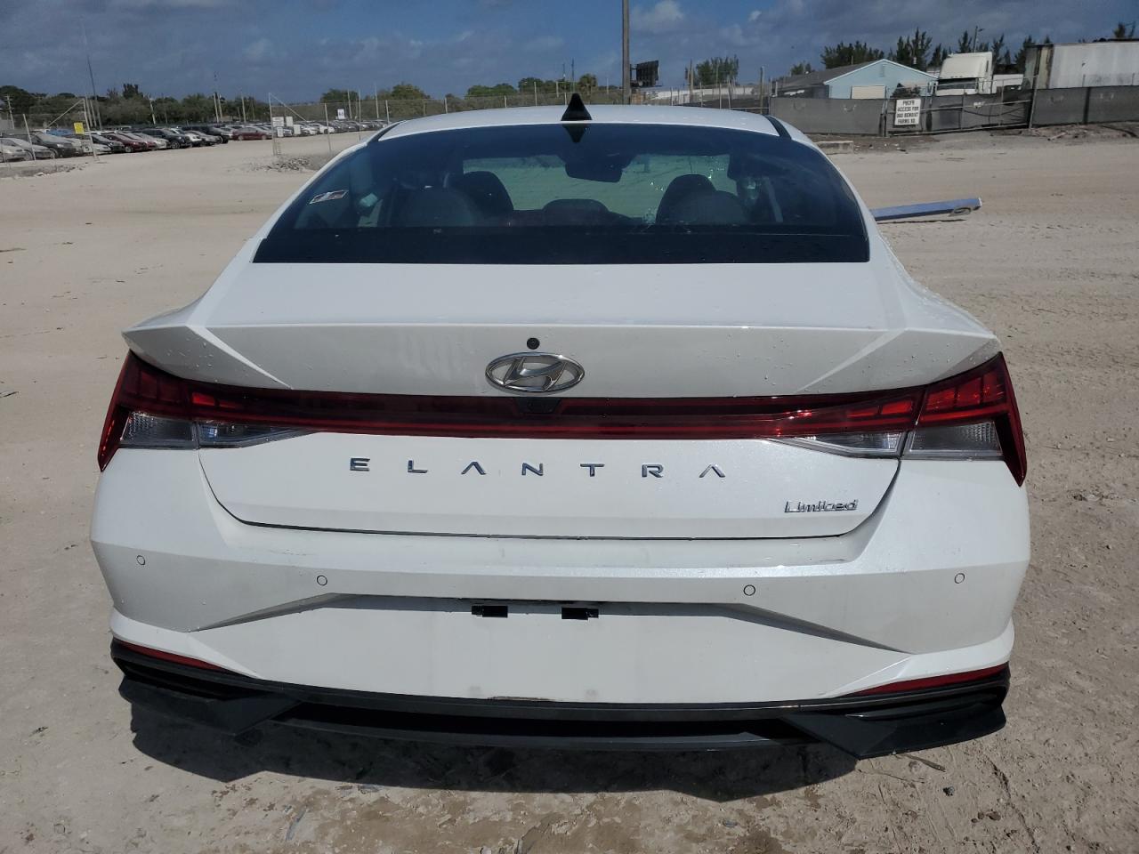 2022 Hyundai Elantra - Image 6
