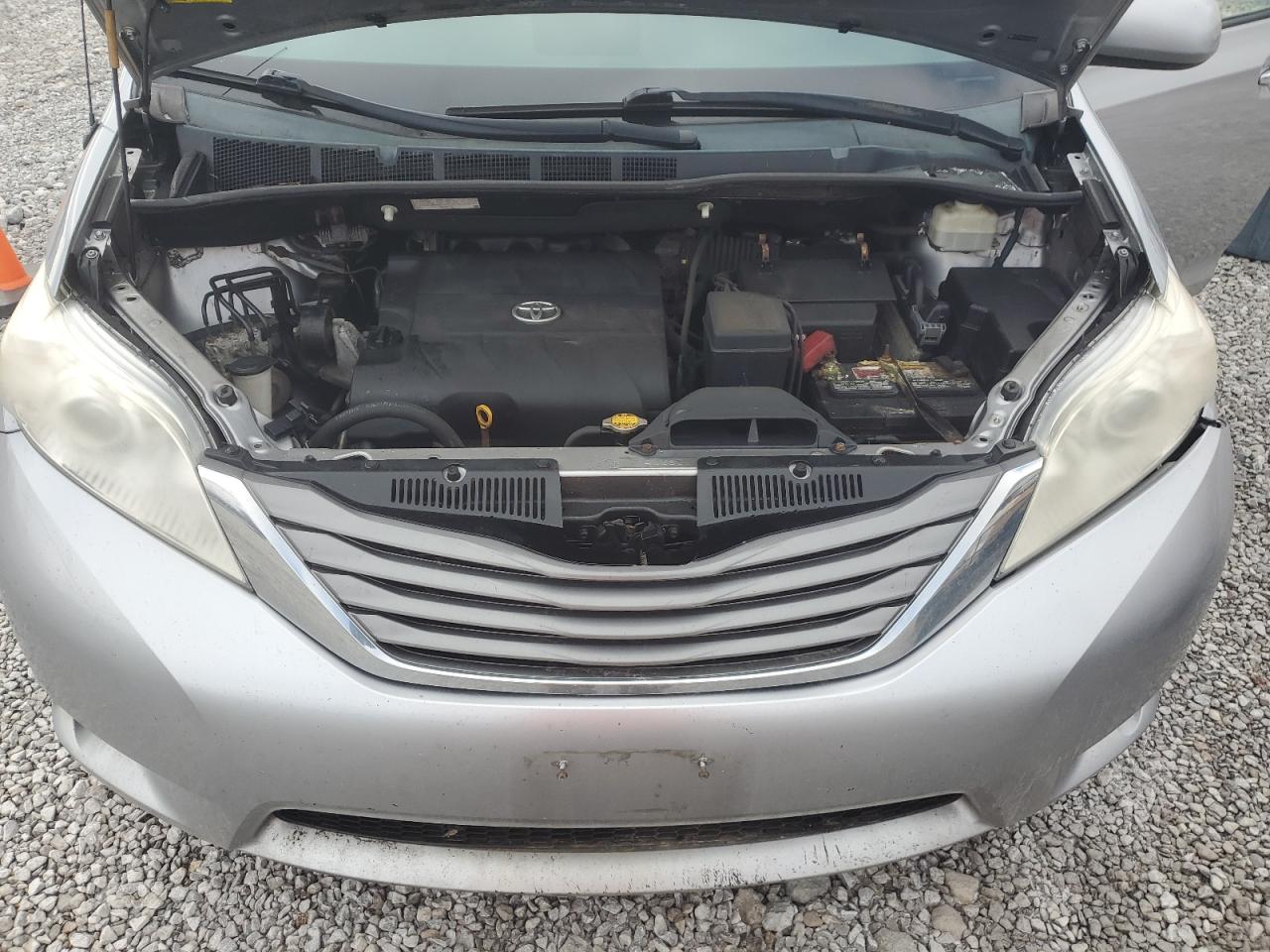 2012 Toyota Sienna - Image 12