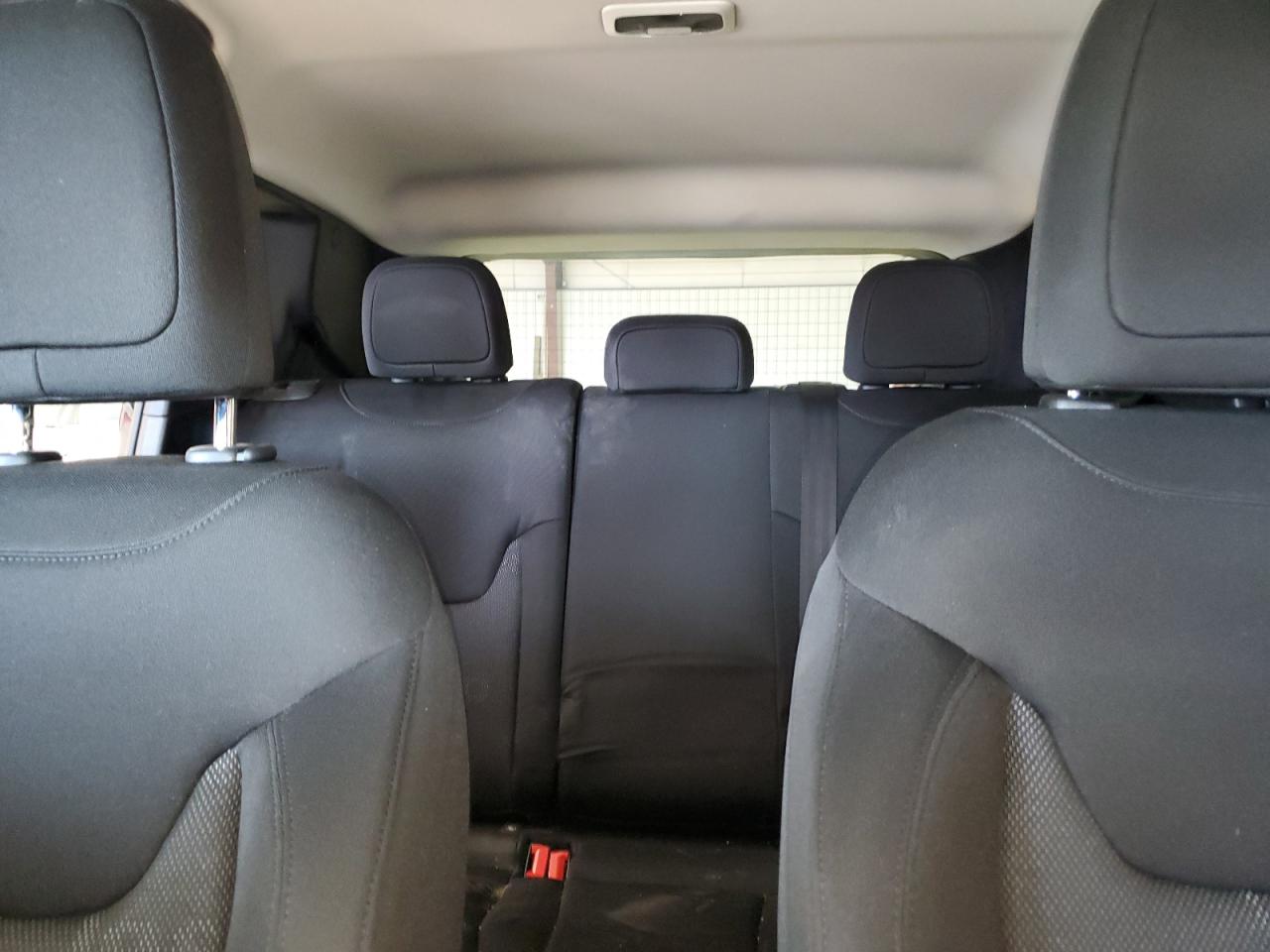 2017 Jeep Renegade - Image 10