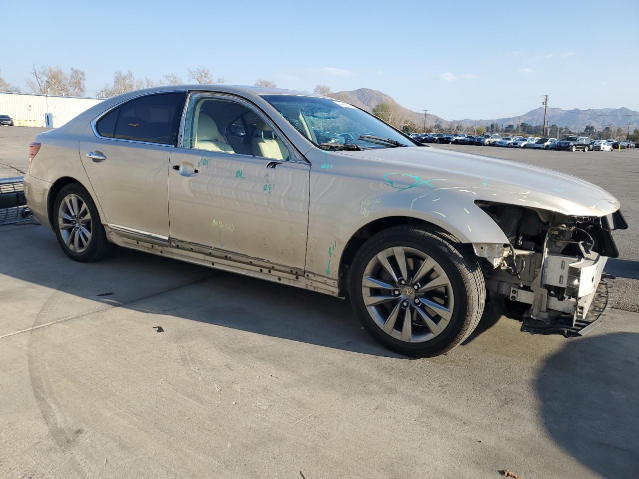 2013 Lexus LS - Image 4