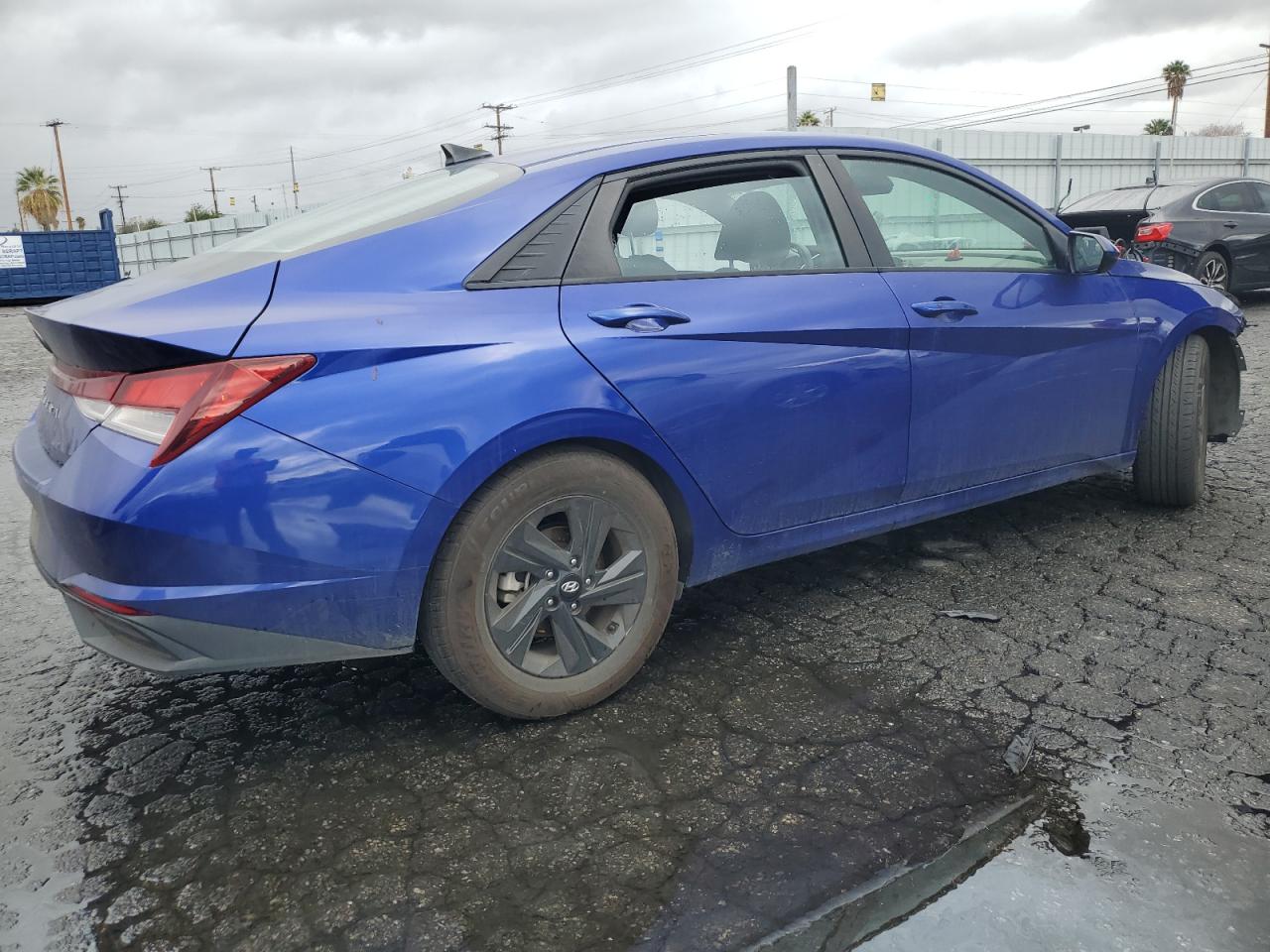 2022 Hyundai Elantra - Image 3