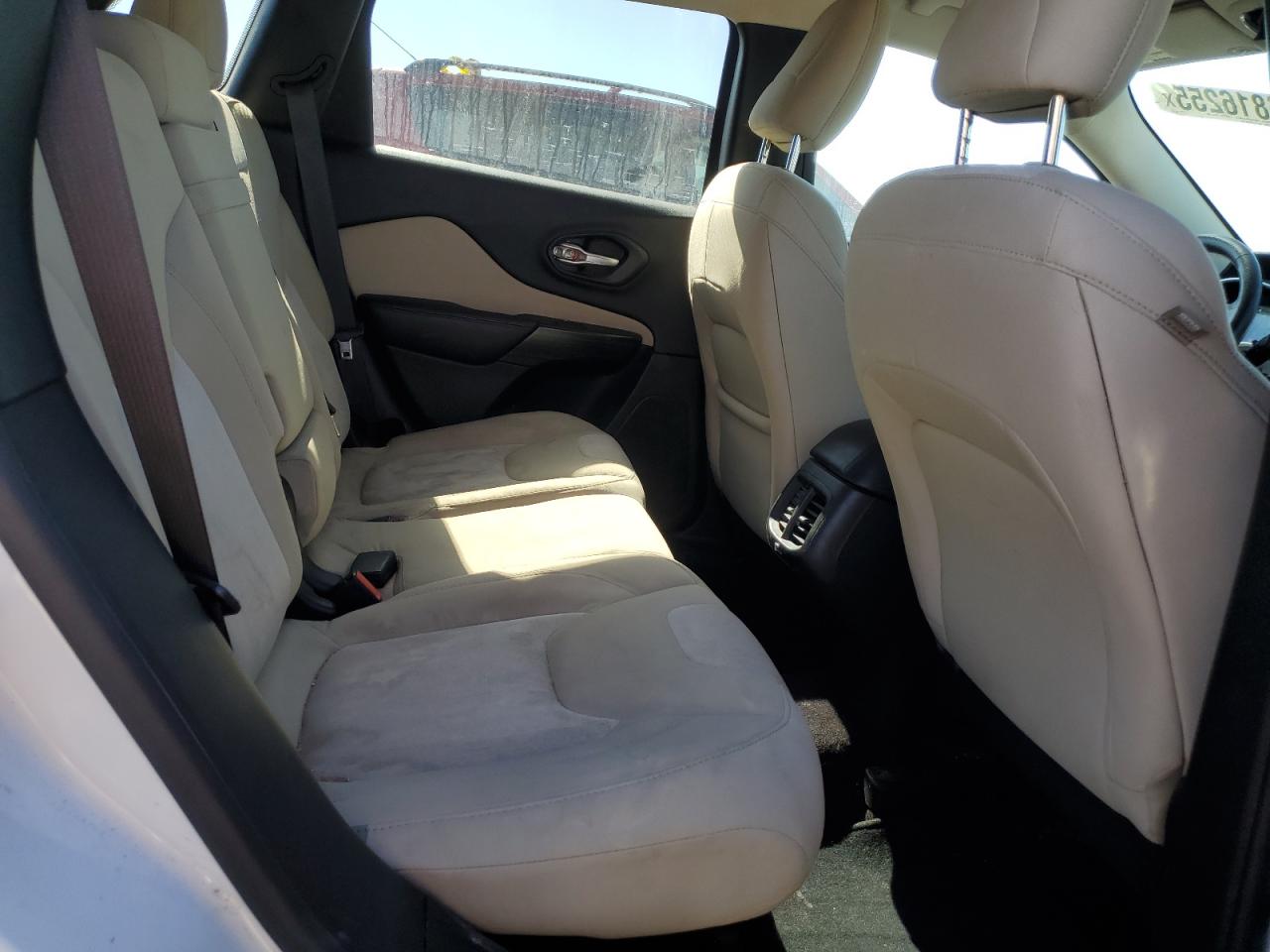 2016 Jeep Grand Cherokee - Image 11