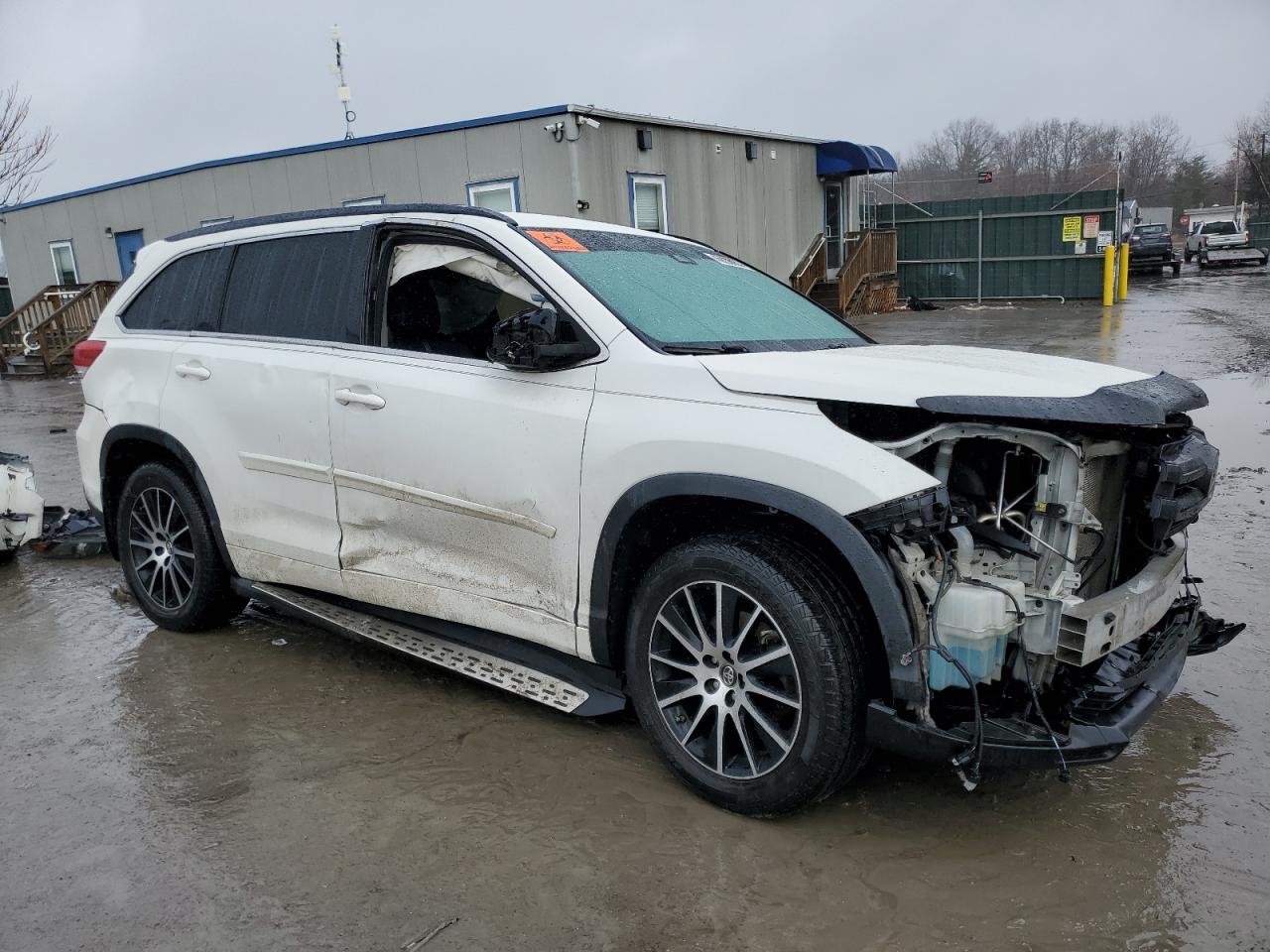 2018 Toyota Highlander - Image 4