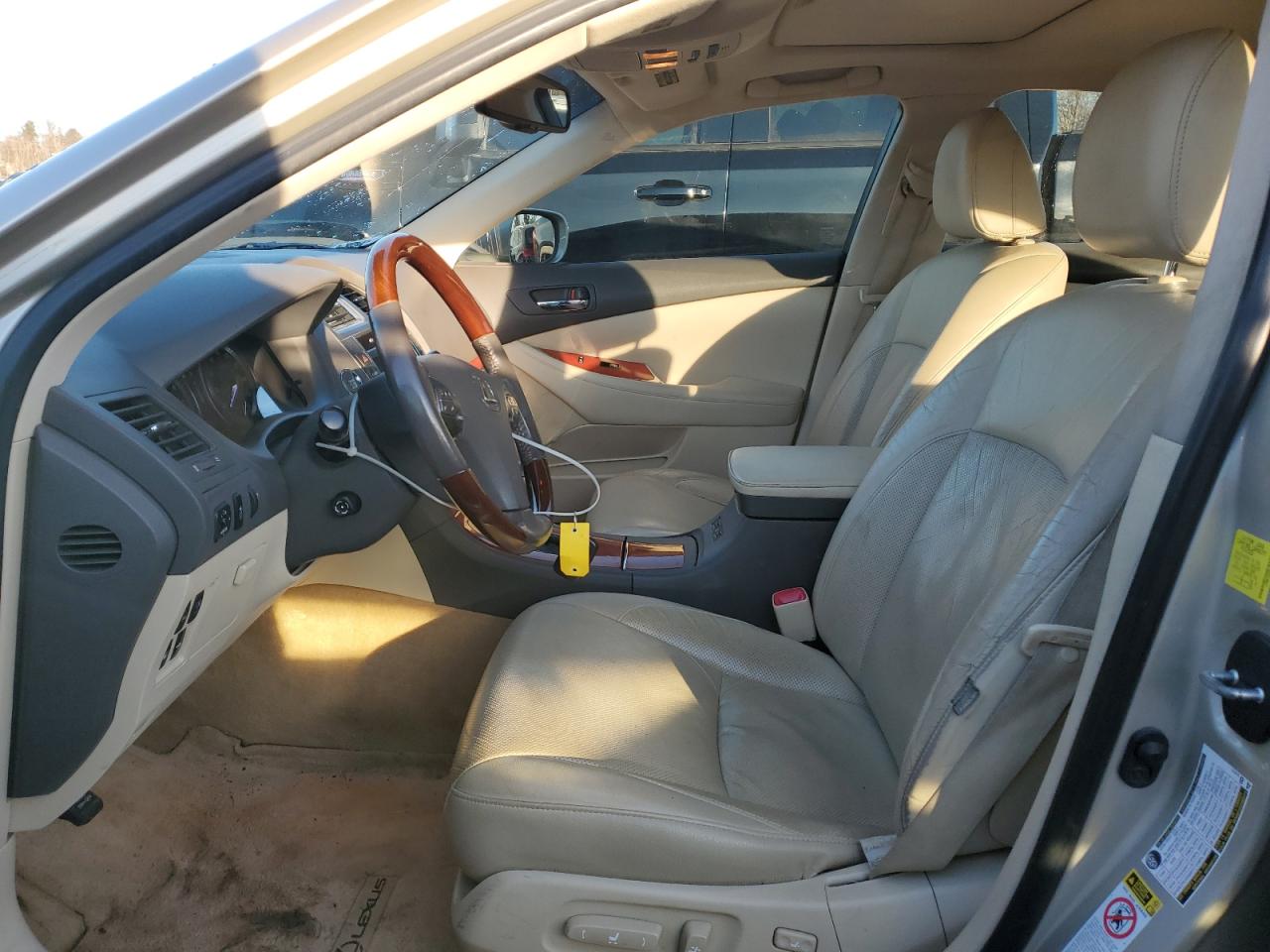 2011 Lexus ES - Image 7
