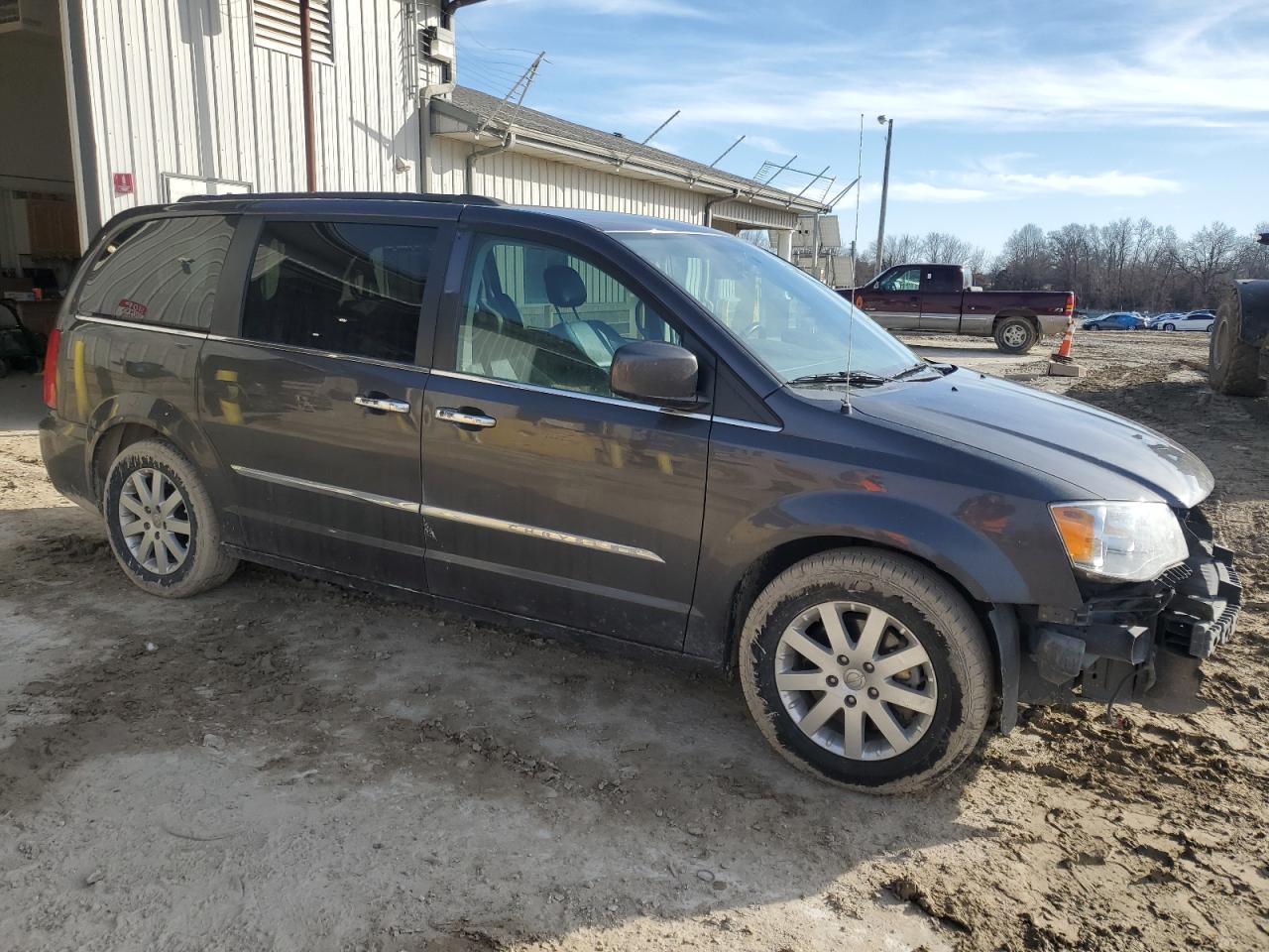 2015 Chrysler Town & Country - Image 4