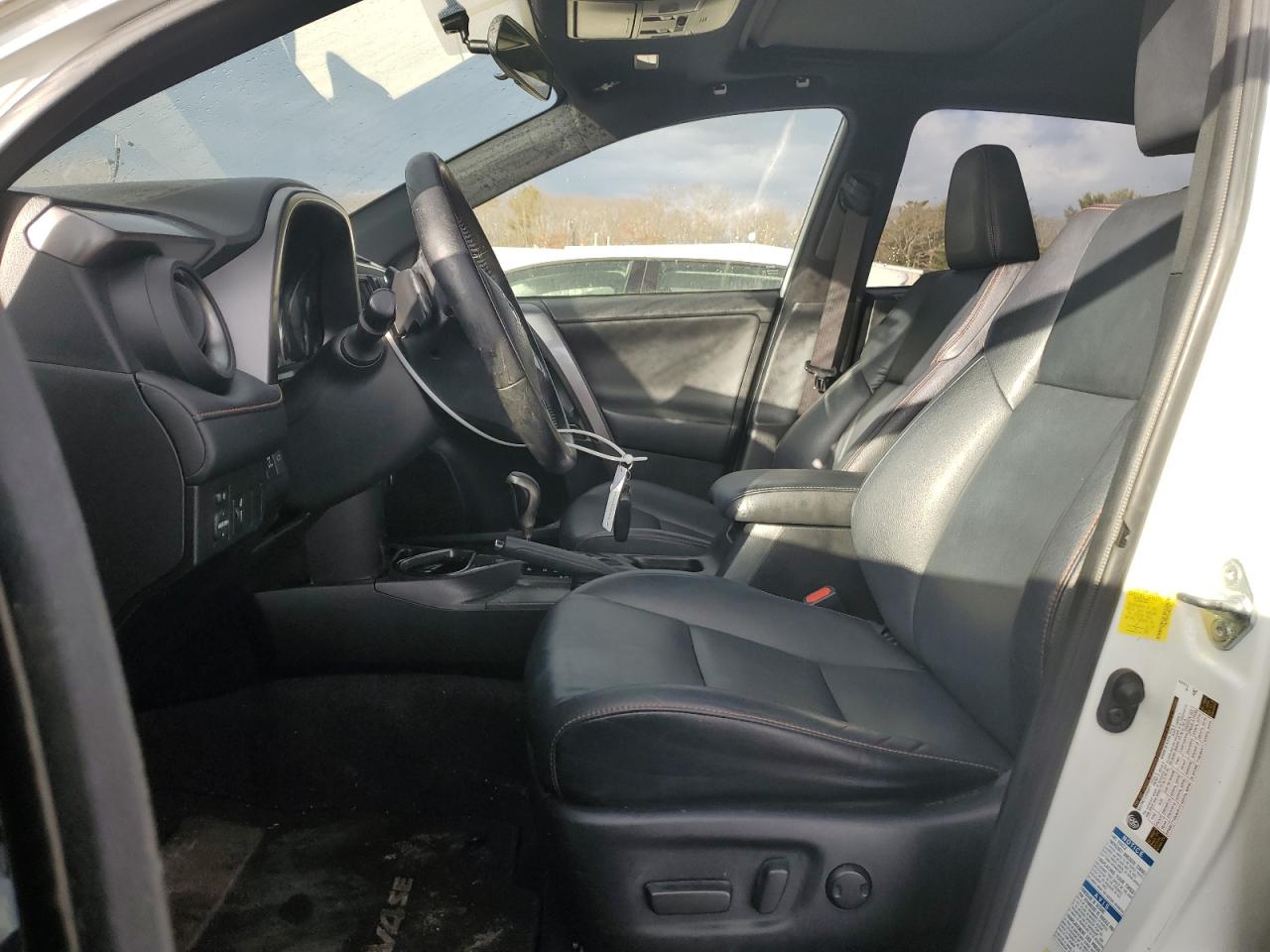 2016 Toyota RAV 4 - Image 7