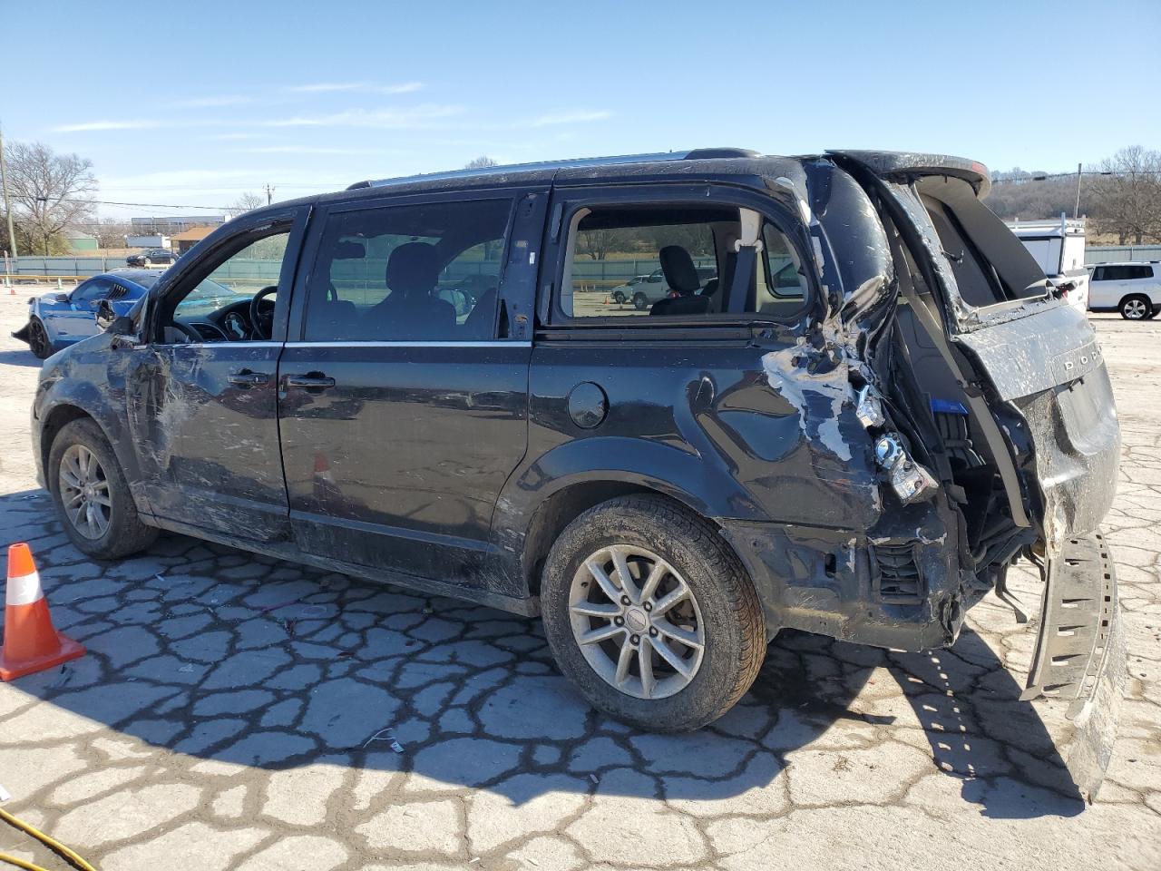2020 Dodge Caravan - Image 2