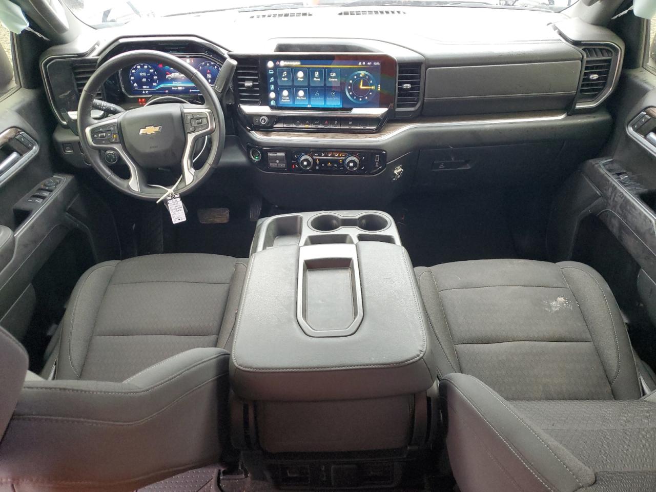 2022 Chevrolet Silverado - Image 8