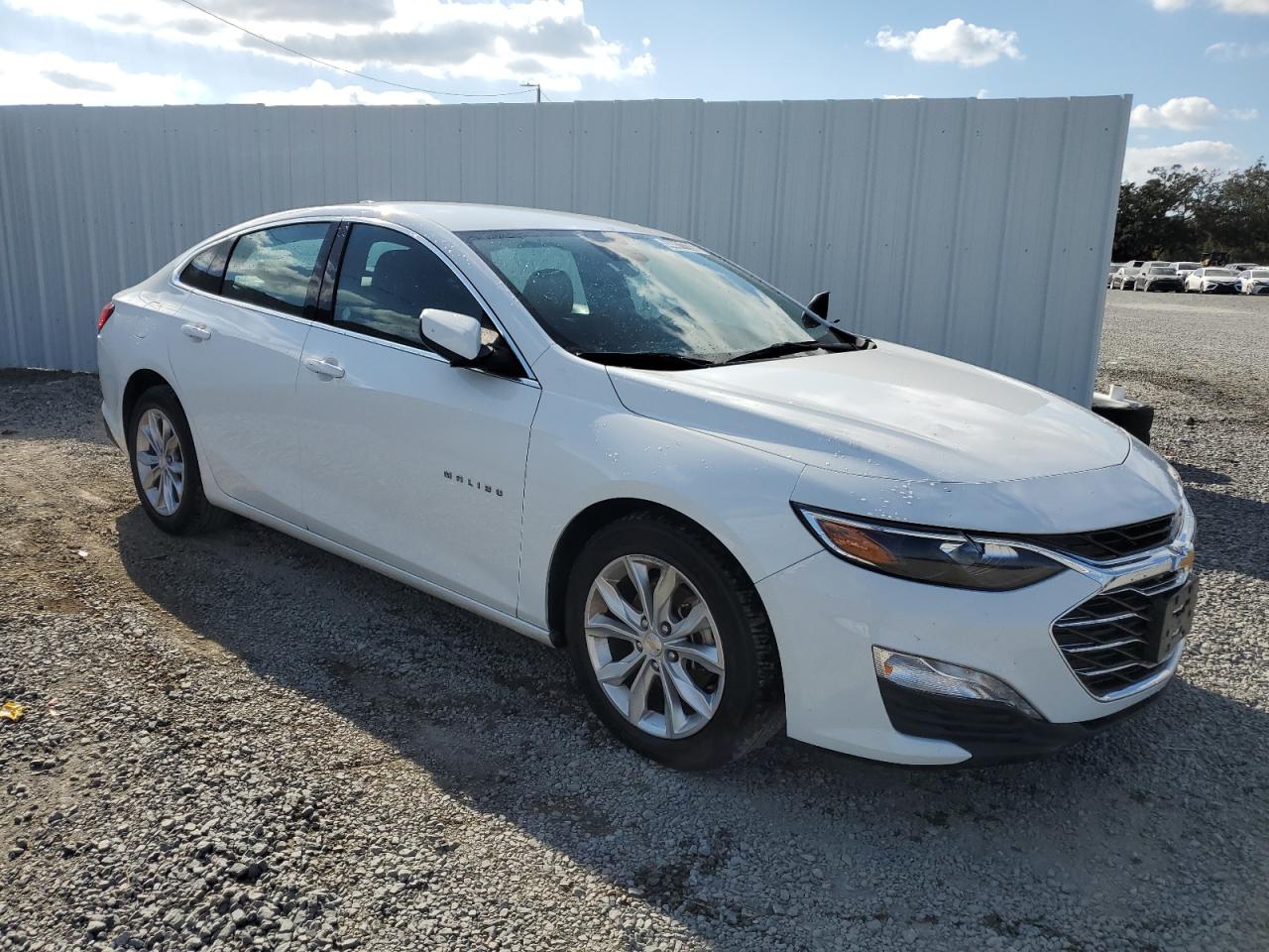 2023 Chevrolet Malibu - Image 4