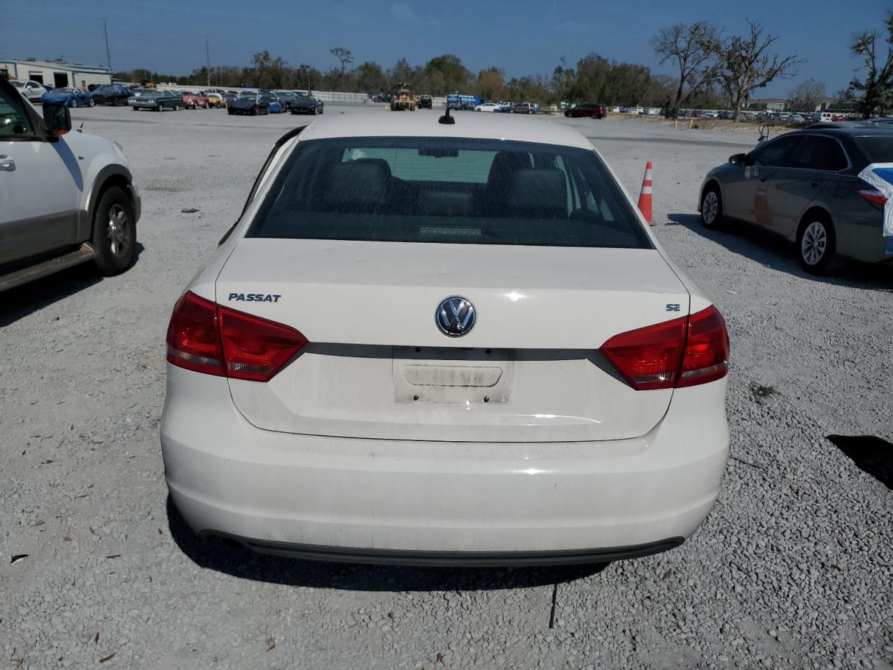 2014 Volkswagen Passat - Image 6