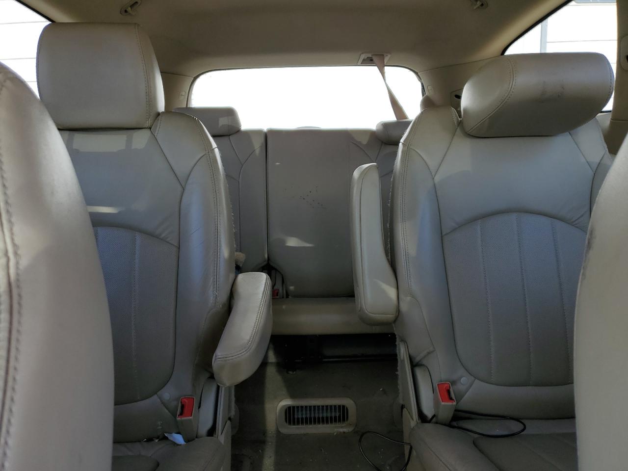 2011 Buick Enclave - Image 10