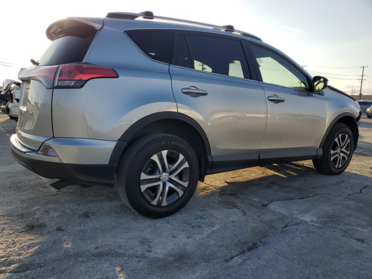 2018 Toyota RAV 4 - Image 3