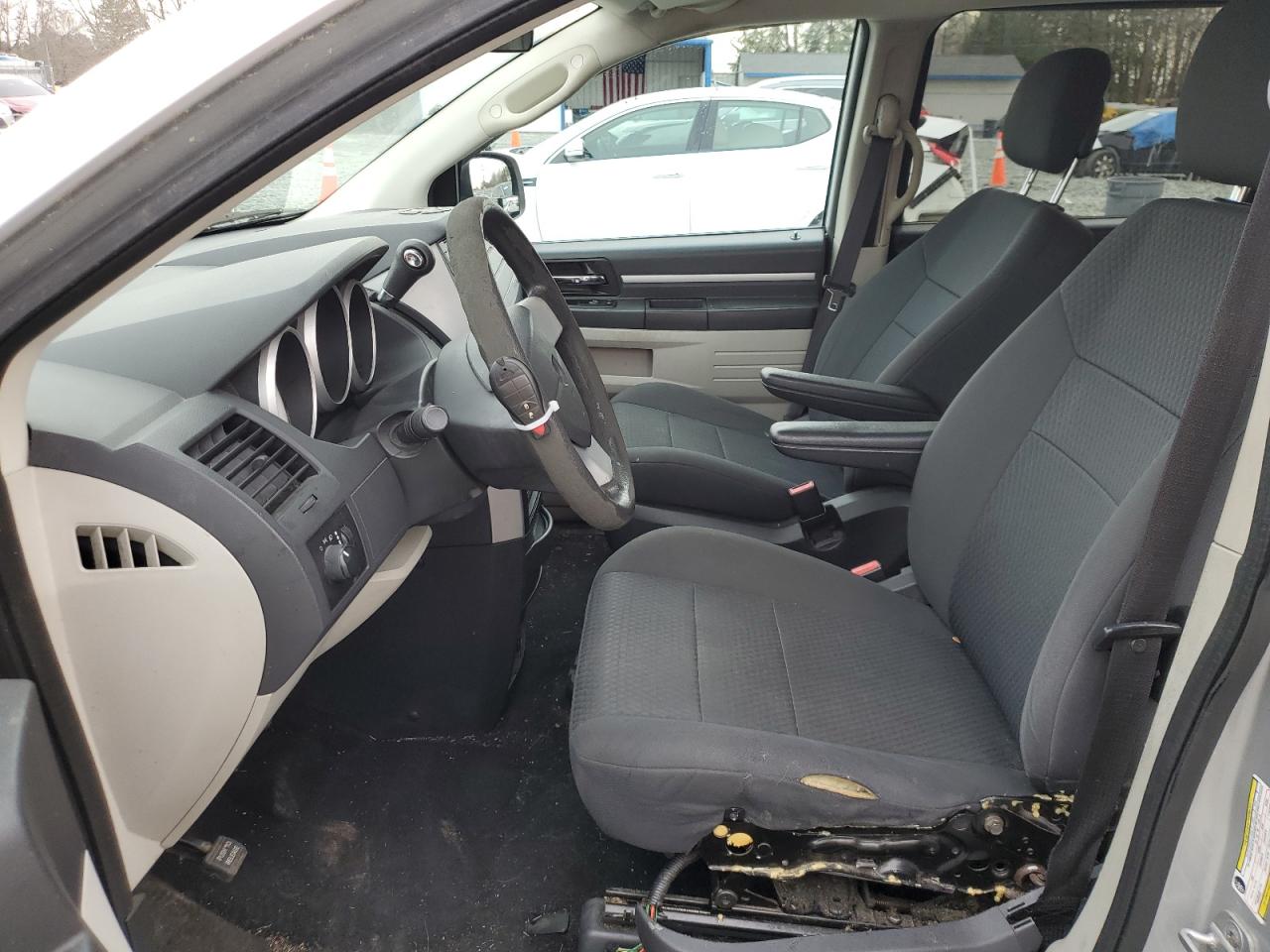 2010 Dodge Caravan - Image 7