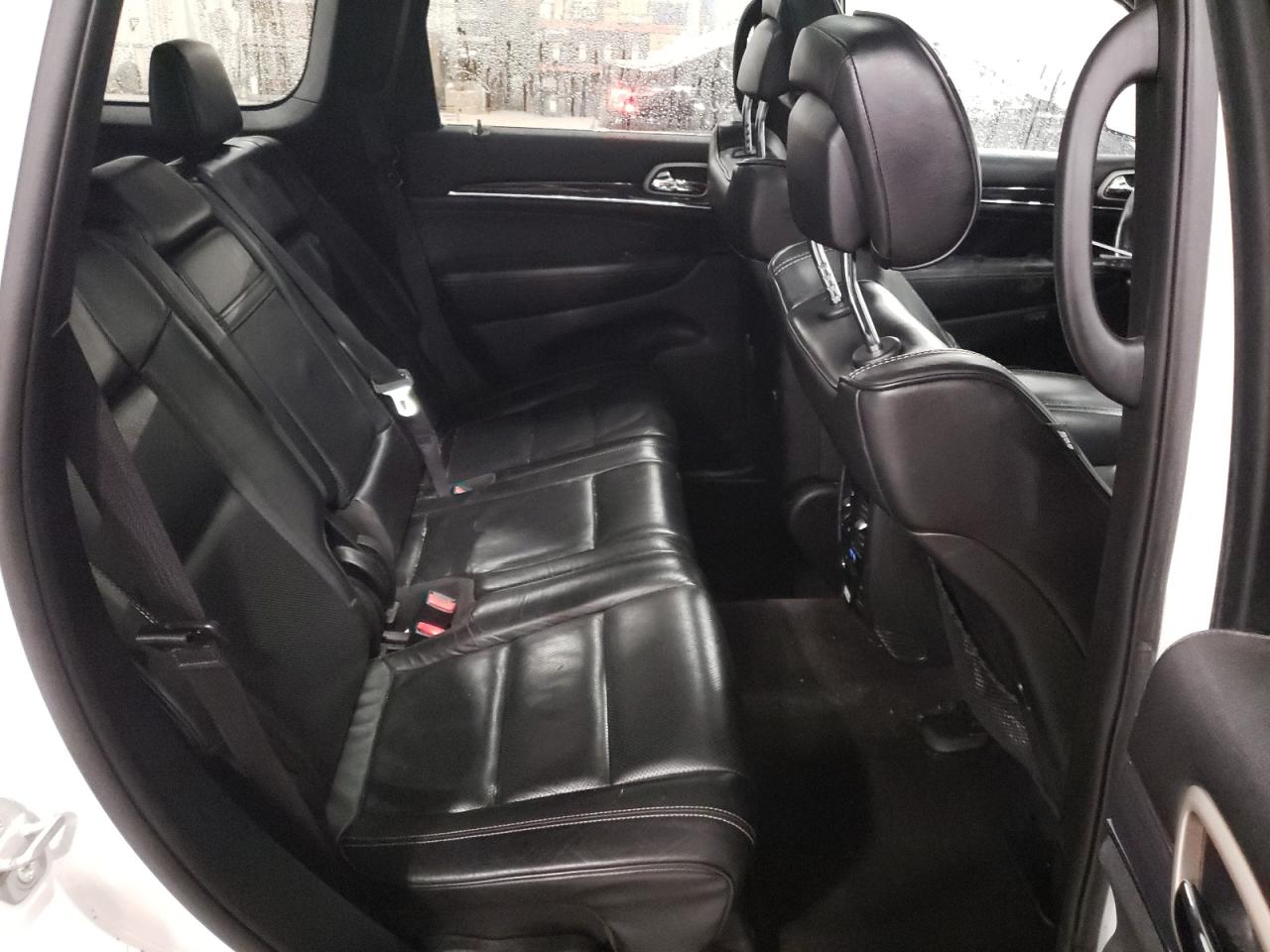 2017 Jeep Grand Cherokee - Image 11