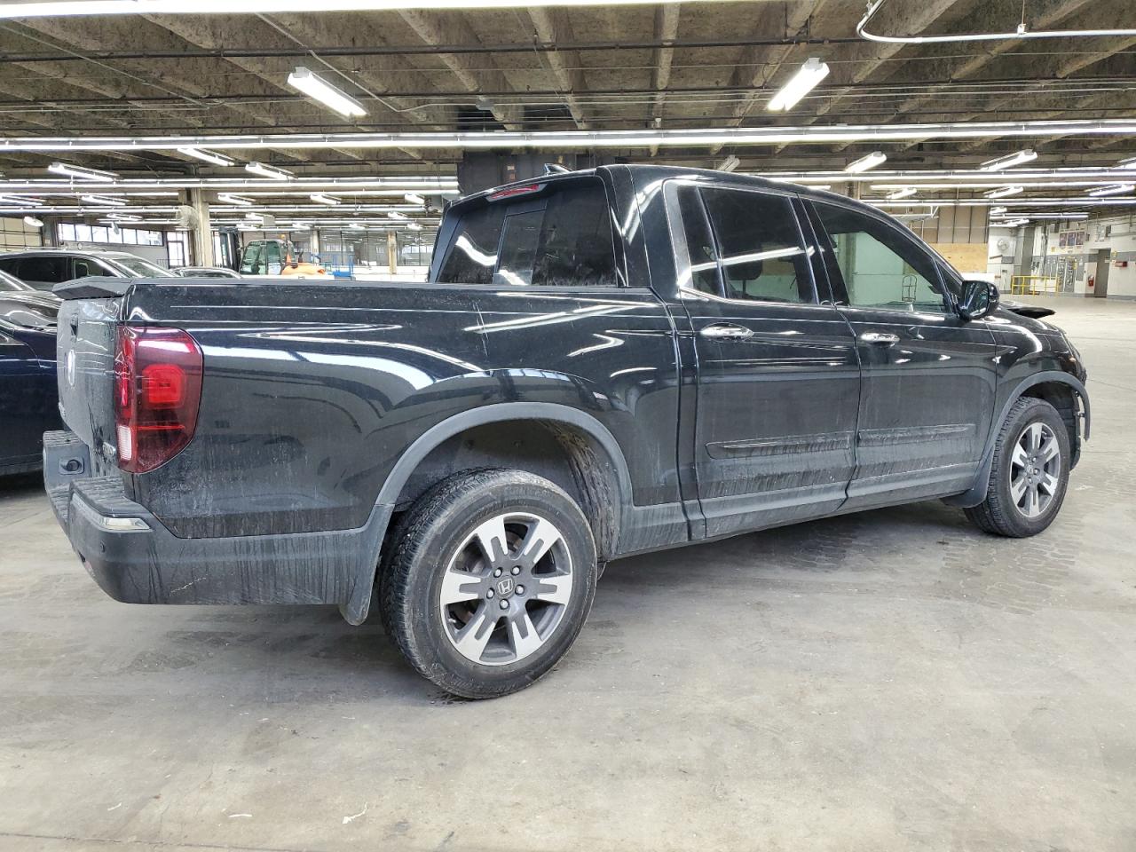 2017 Honda Ridgeline - Image 3