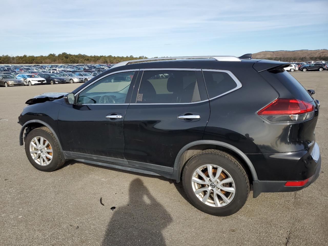 2018 Nissan Rogue - Image 2