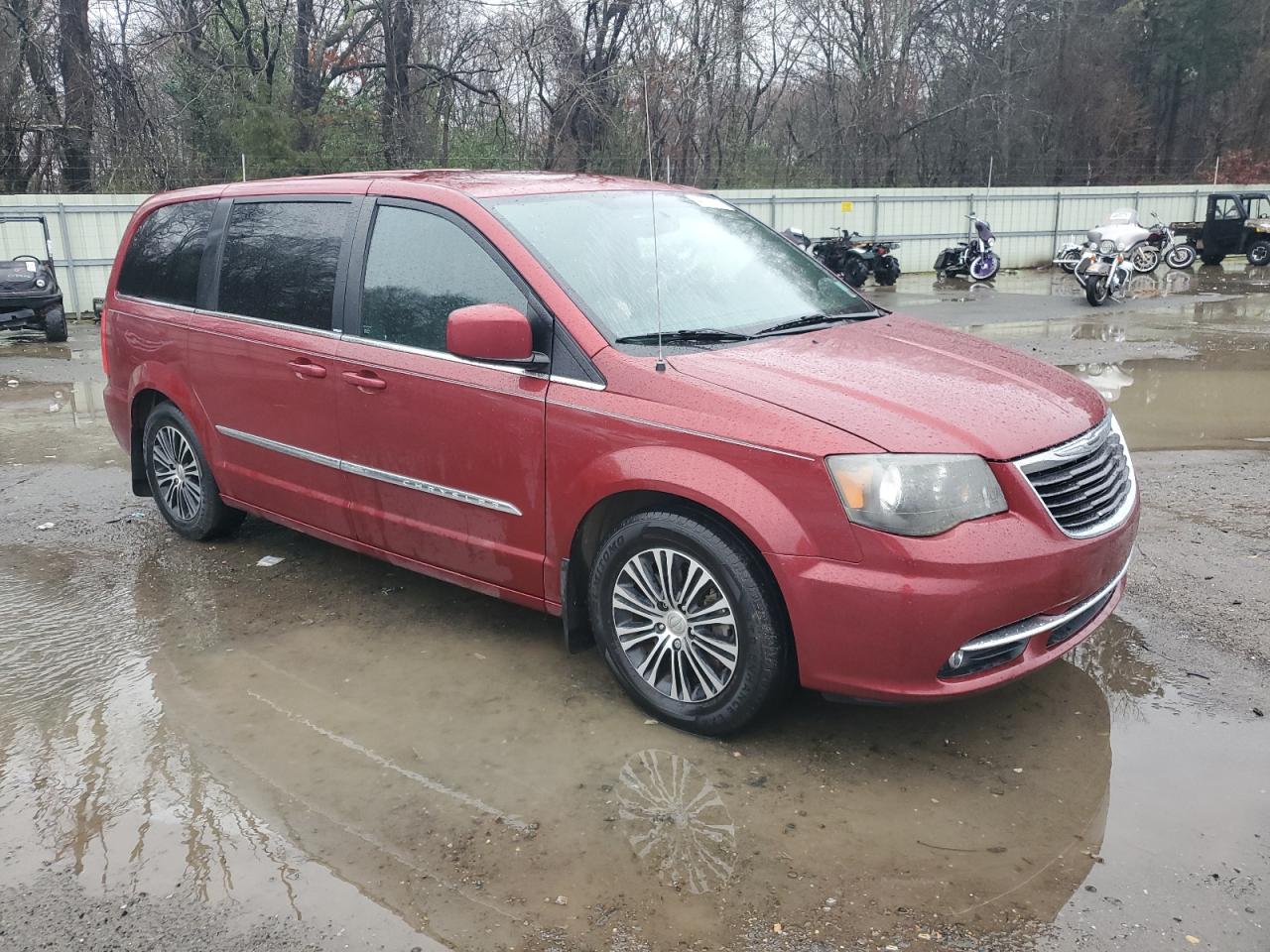 2014 Chrysler Town & Country - Image 4