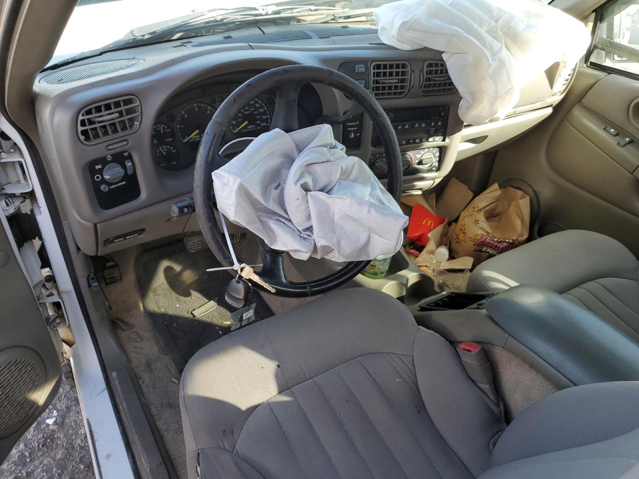 2003 Chevrolet S-10 Pickup - Image 8