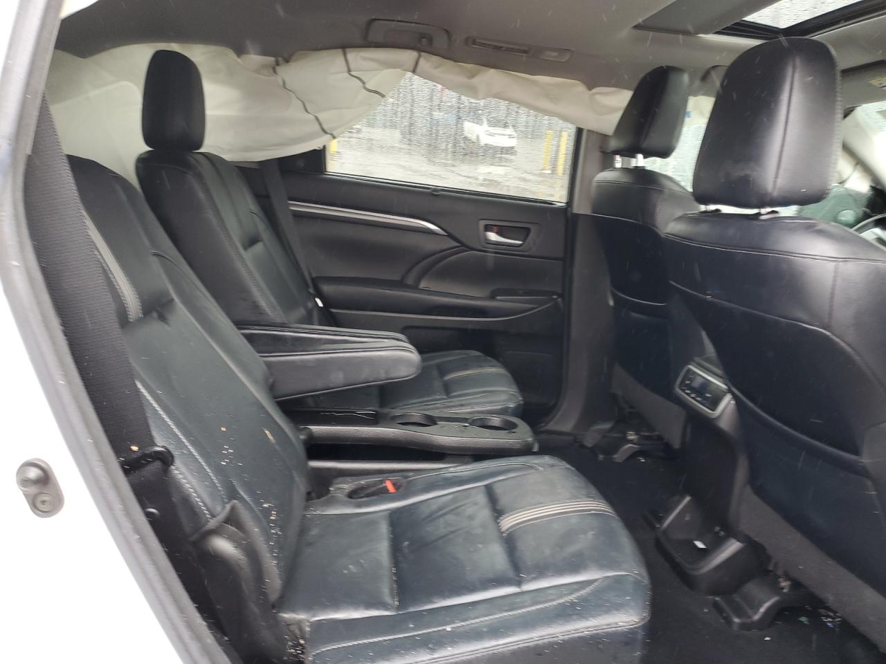 2018 Toyota Highlander - Image 11