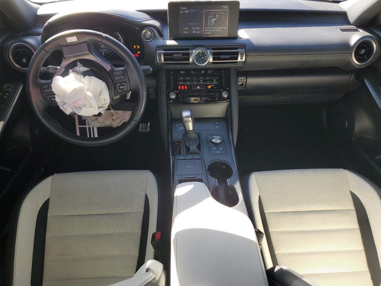 2022 Lexus IS - Image 8