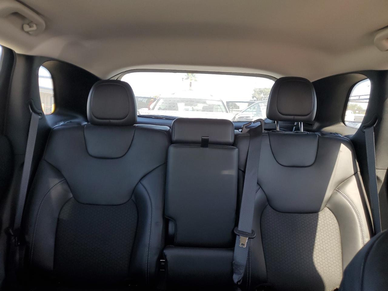 2020 Jeep Grand Cherokee - Image 10