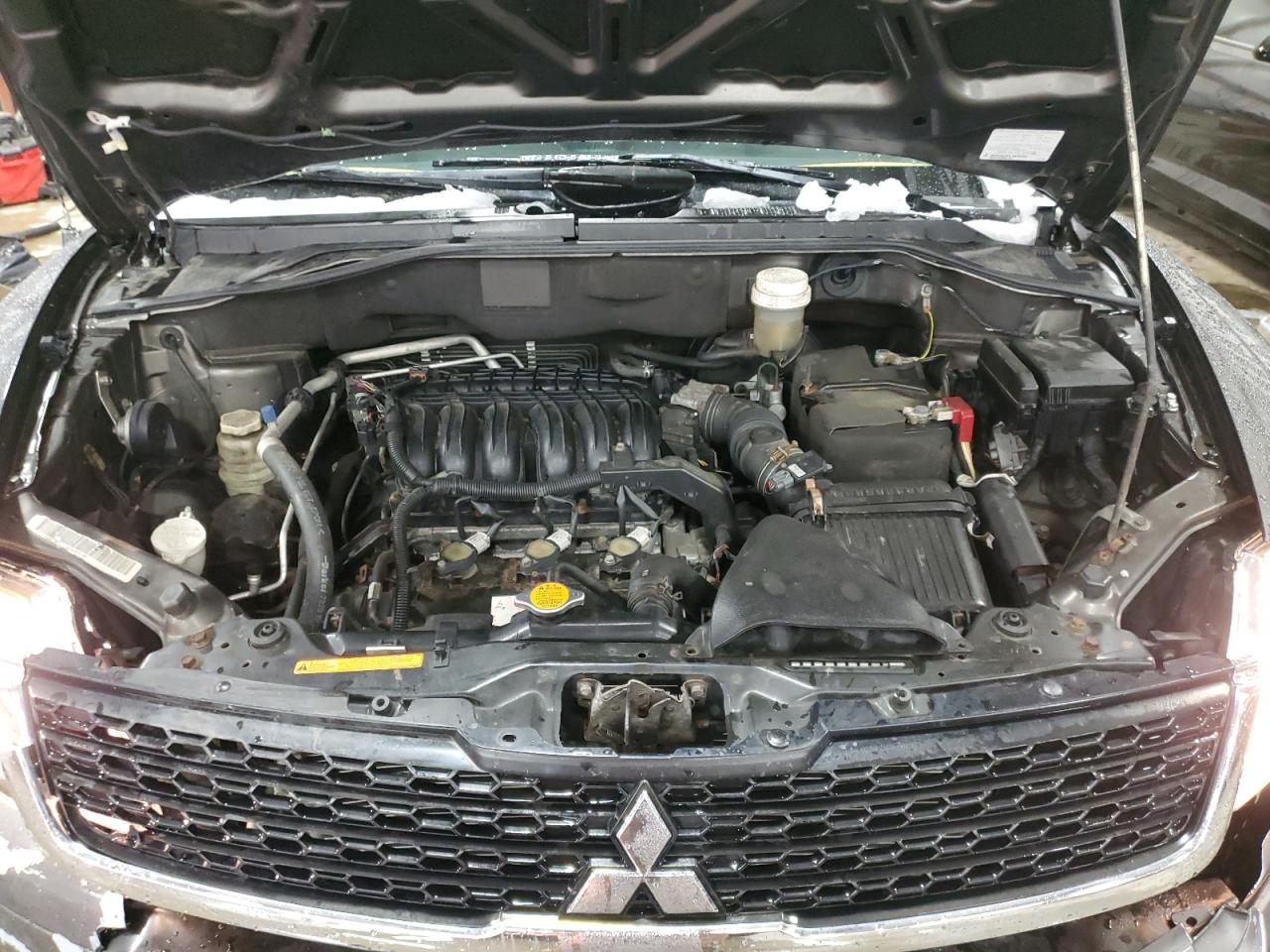 2011 Mitsubishi Endeavor - Image 12