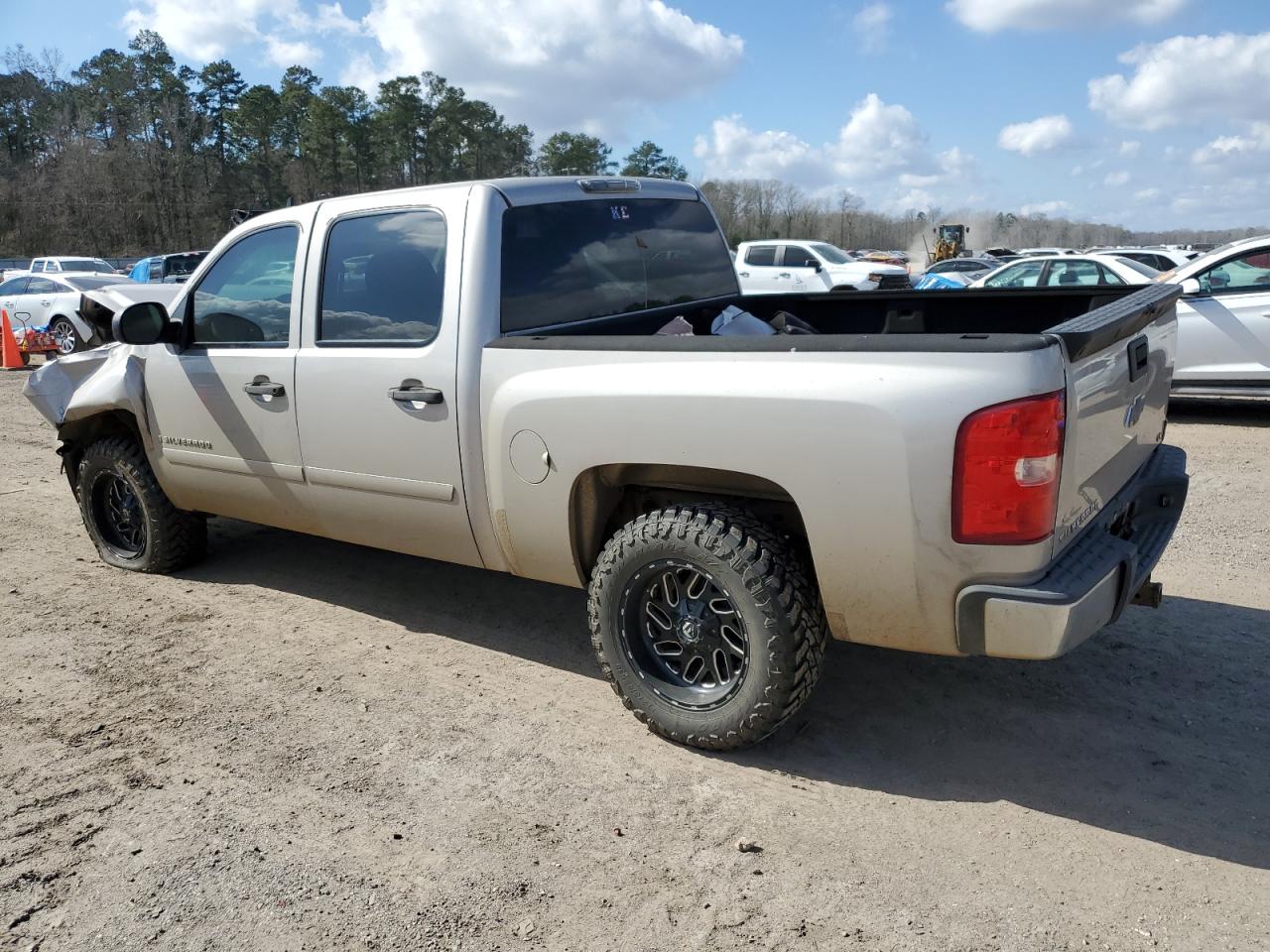 2009 Chevrolet Silverado - Image 2