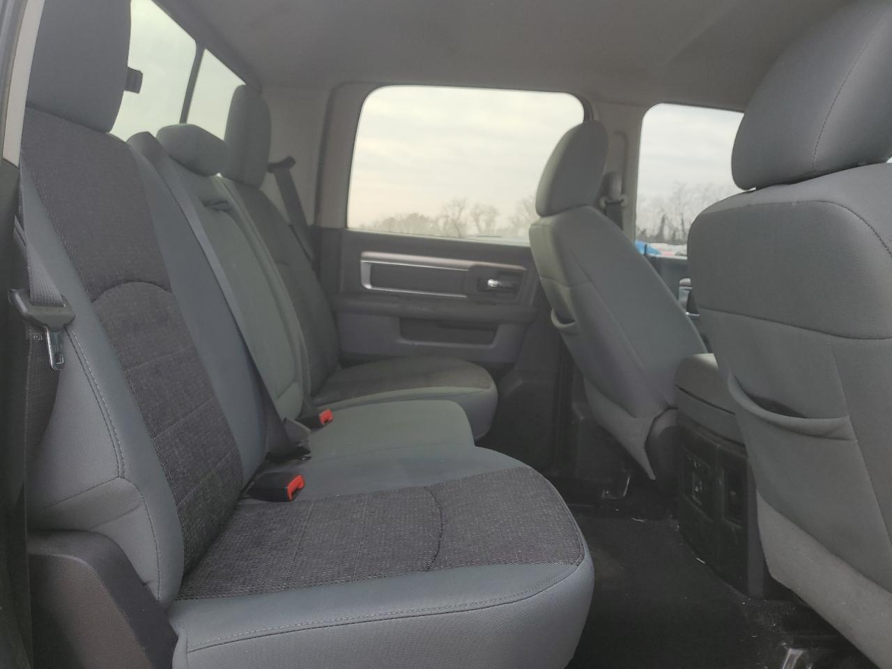 2015 RAM 1500 - Image 10