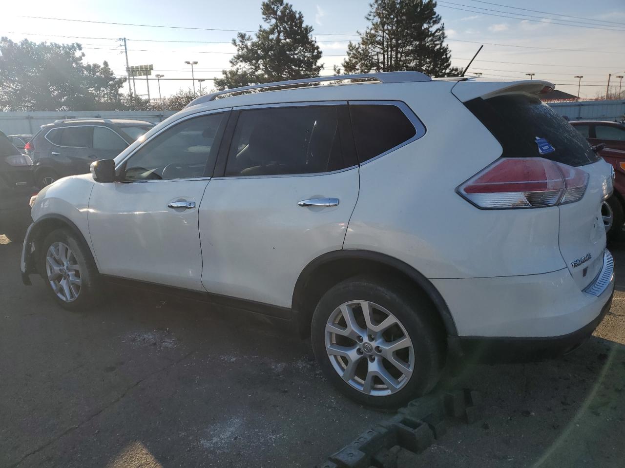 2014 Nissan Rogue - Image 2