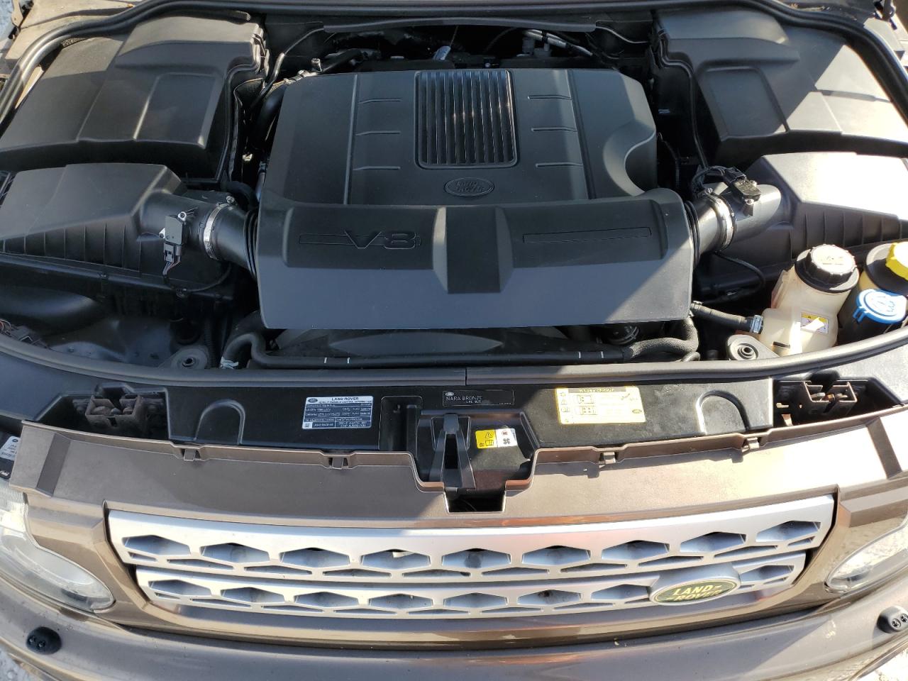2010 Land Rover LR4 - Image 12