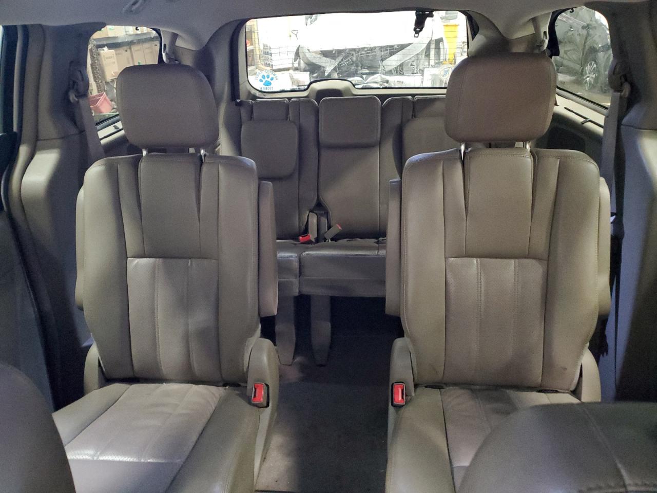 2012 Chrysler Town & Country - Image 10