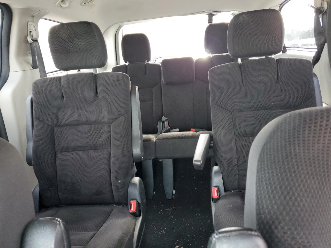 2018 Dodge Caravan - Image 10