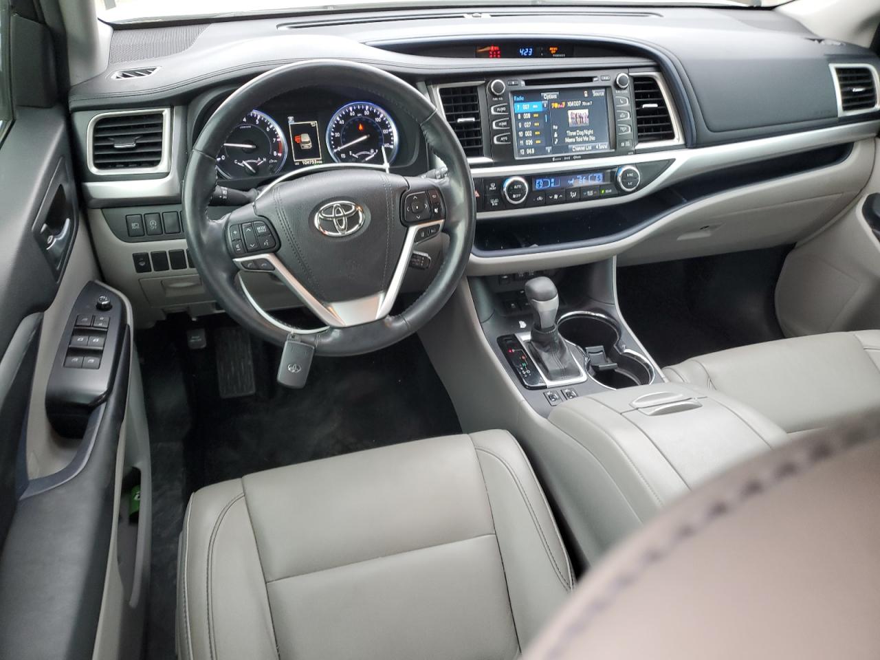 2017 Toyota Highlander - Image 8