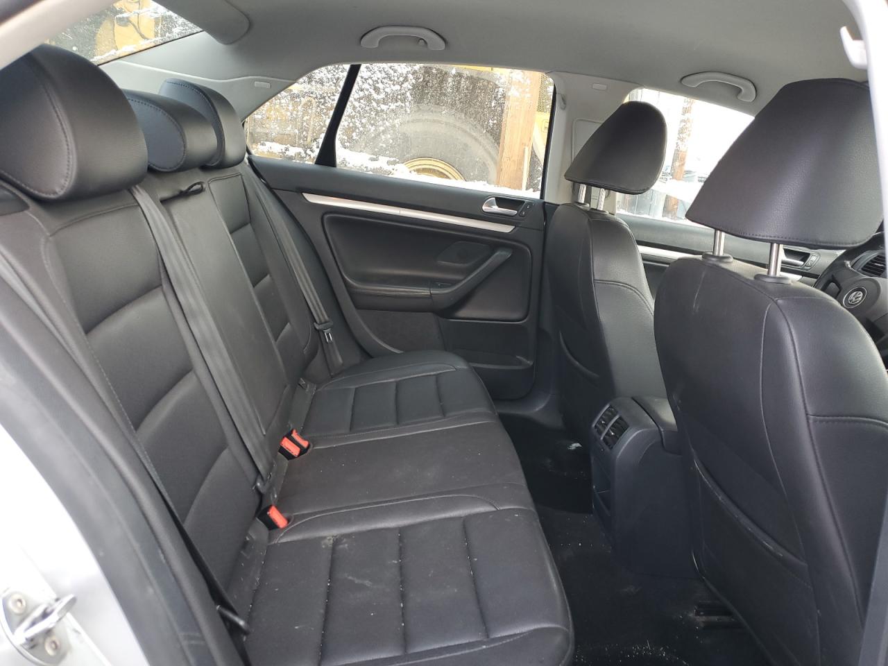 2010 Volkswagen Jetta - Image 10